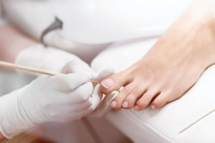 Педикюр Маникюр нюдовый френч Viki Nails vikinails.art